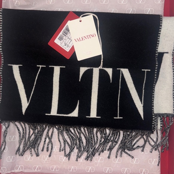 Valentino Garavani - Picture 1 of 16